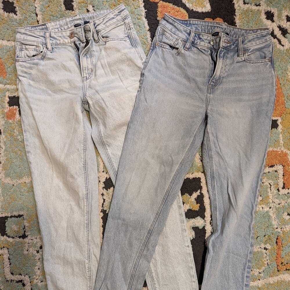 American Eagle Strigid Mom Jeans